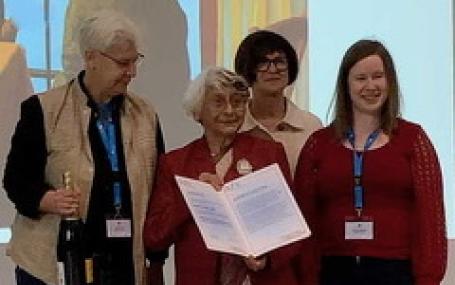 The photo shows (from left to right) Professor Miriam Butt, Professor Aditi Lahiri, Professor Sophie Repp the President of the DGfS, and Professor Anke Himmelreich, Vice President of the DGfS